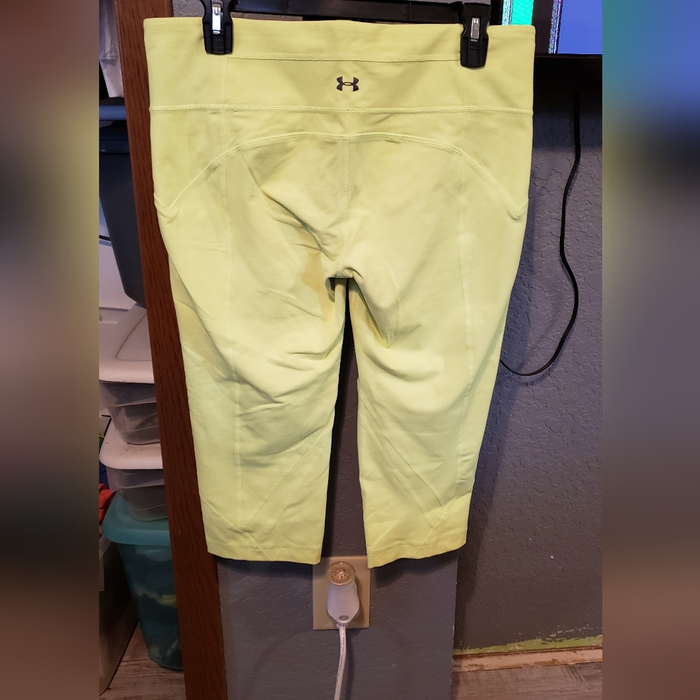 Under Armour capris - Picture 2 of 4